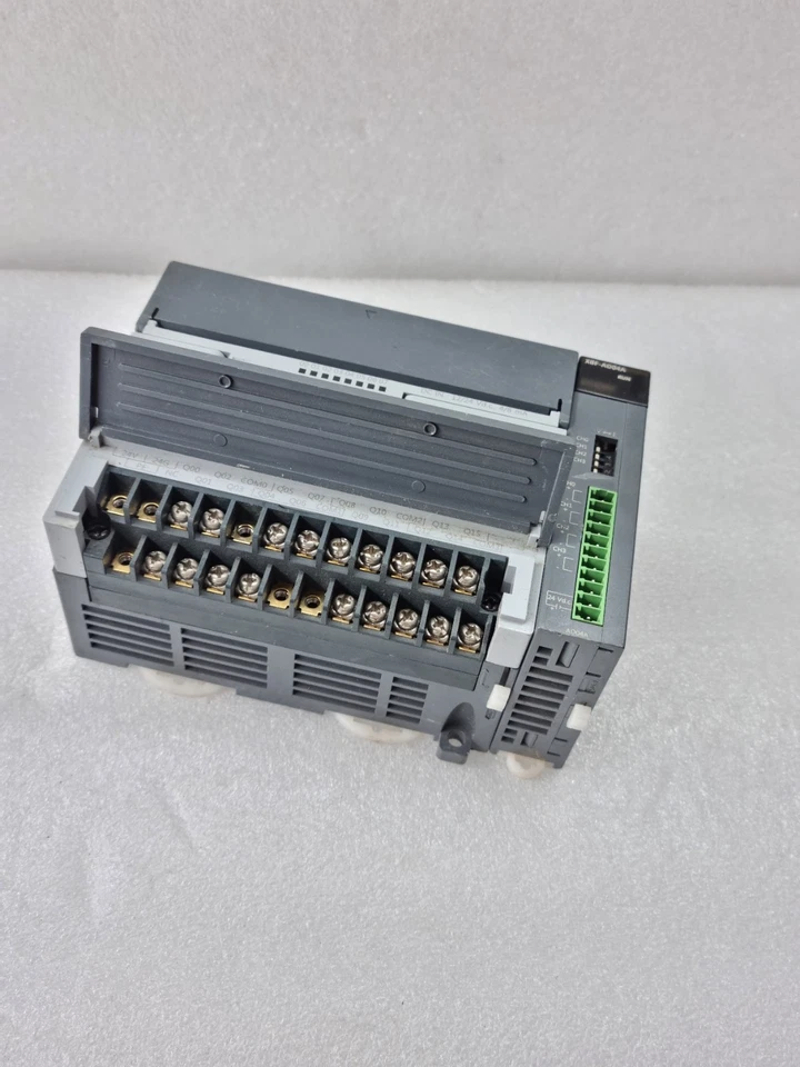 LS XGB XEC-DR32H/D1 CPU WITH XBF-AD04A A/D CONVERTER (USED)